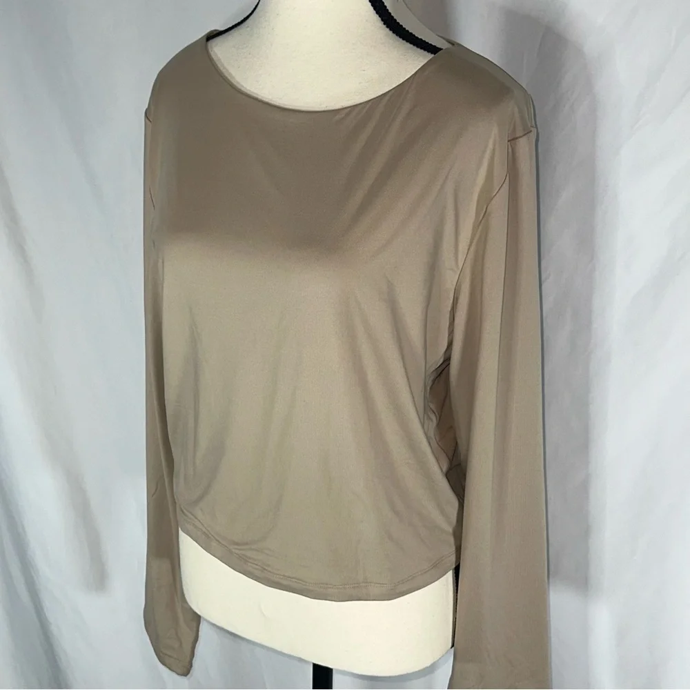 Reoria Long Sleeve Cropped Top in Nude Size XXL - Picture 3 of 9